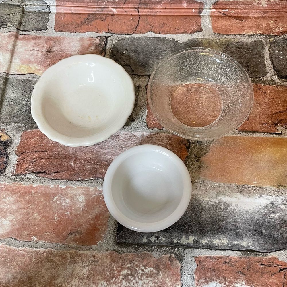 ‎3
Vintage Mini Porcelain/ Glass Bowls